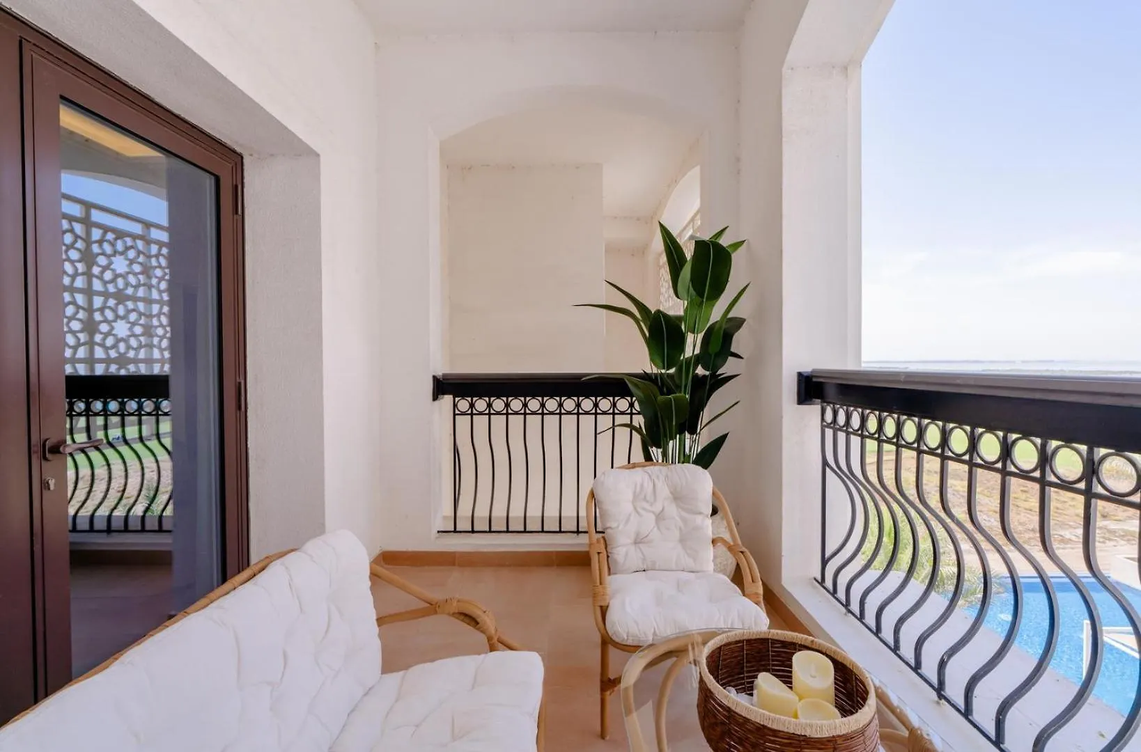 Studio On Yas Island With Complimentary Yas Theme Park Tickets Abu Dabi 0*,
