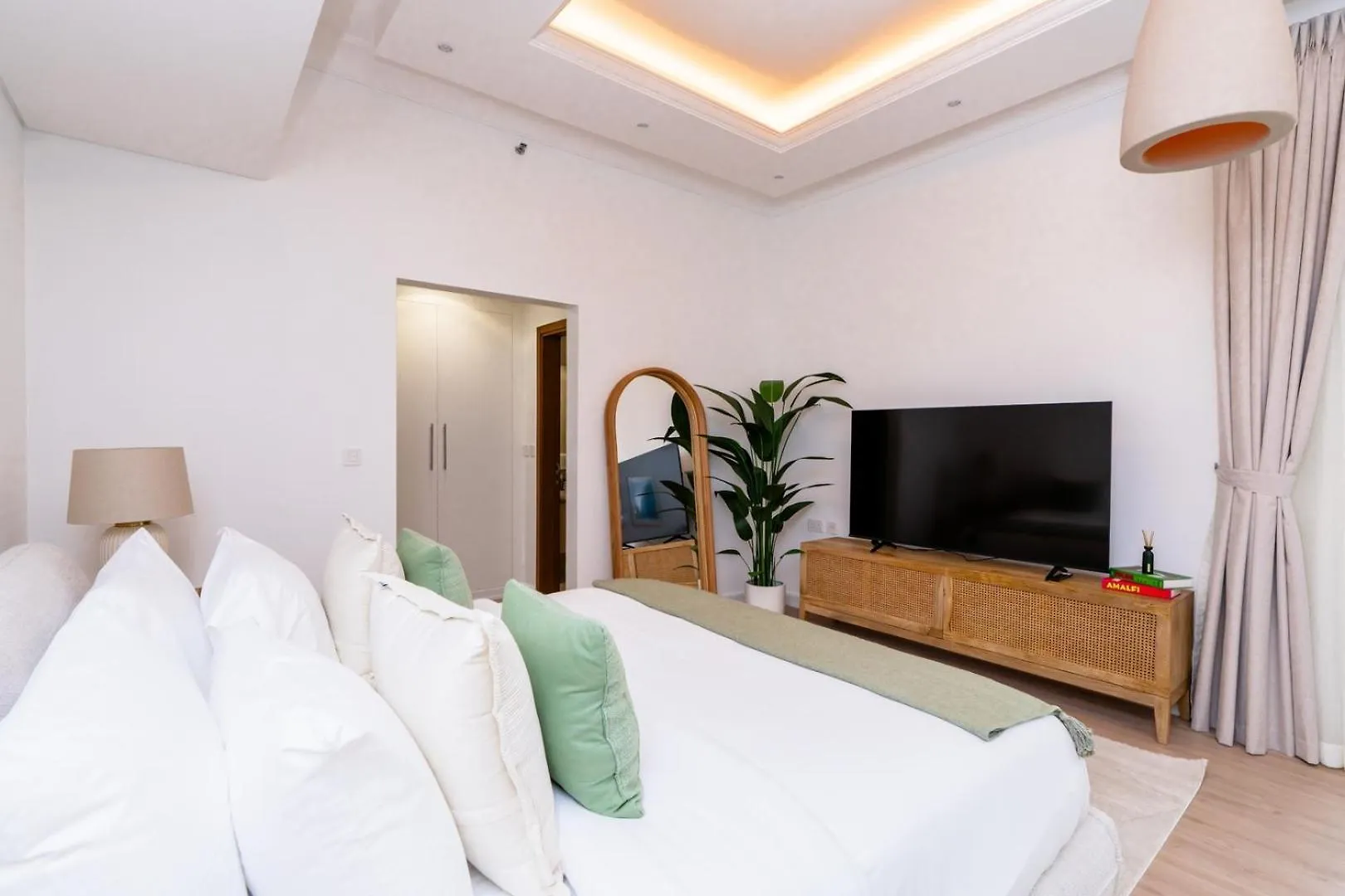 Studio On Yas Island With Complimentary Yas Theme Park Tickets Abu Dabi