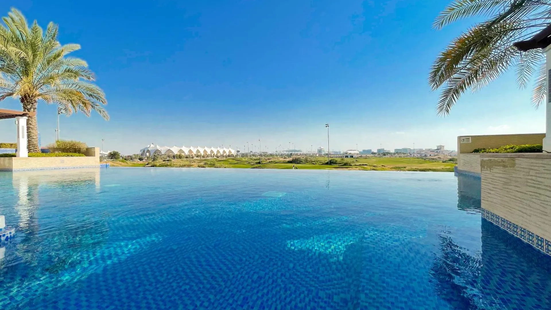 Studio On Yas Island With Complimentary Yas Theme Park Tickets Abu Dabi Daire